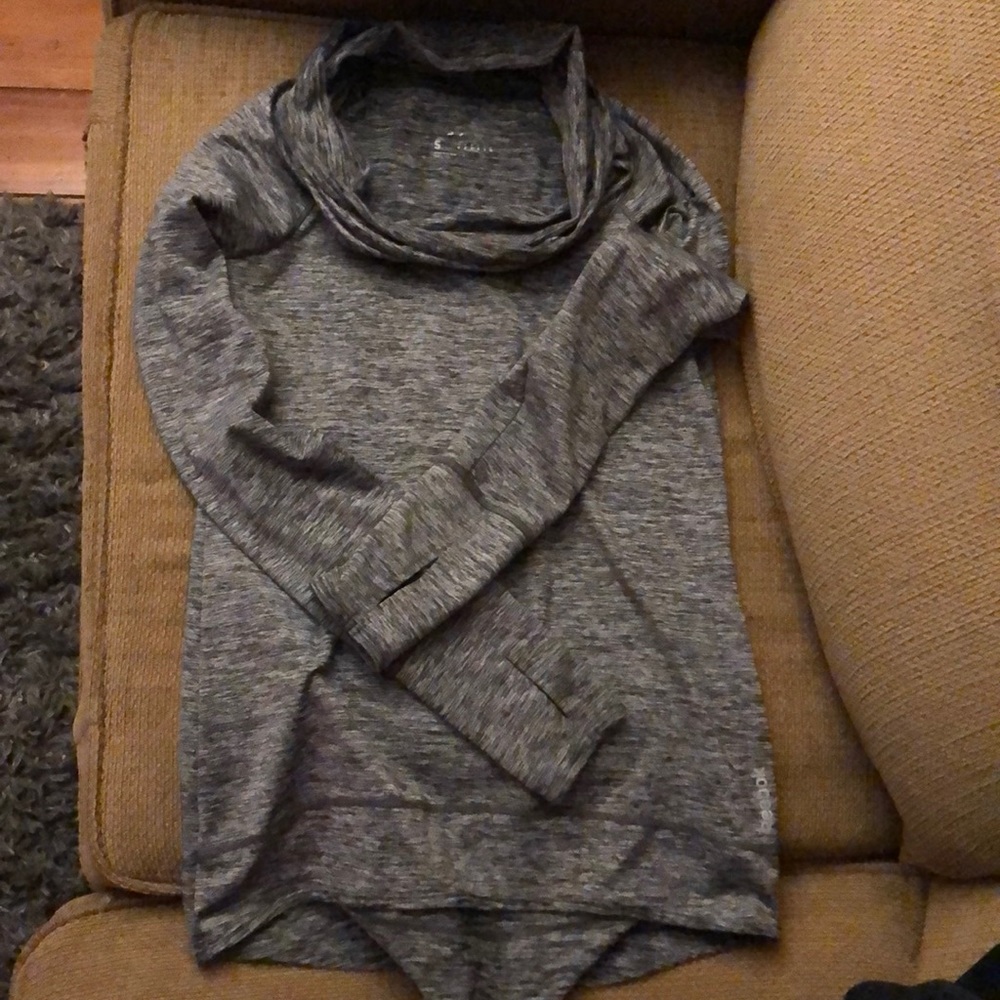 Reebok Small long sleeve shirt